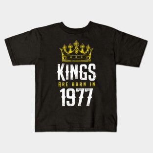 kings are born 1977 birthday quote crown king birthday party gift Kids T-Shirt